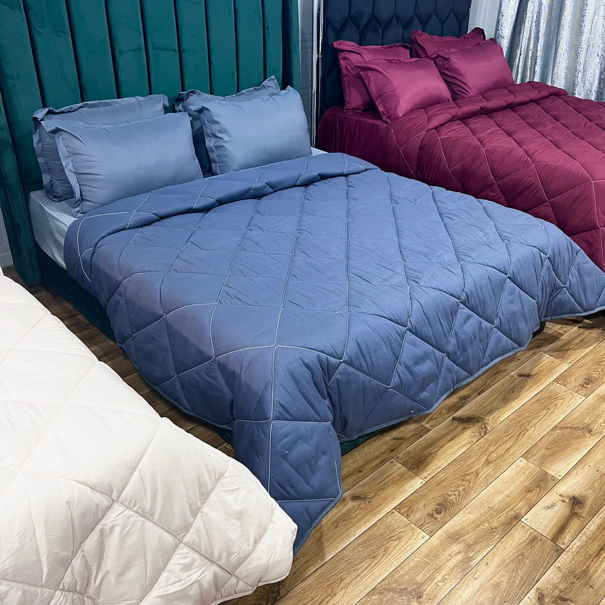 Lot de 1 couette 2 places + 3 couettes 1 place